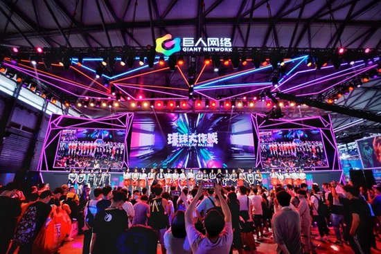 年度鞋王迪奥AJ1说送就送 CJ最豪横《球球大作战》展台｜高清图片集