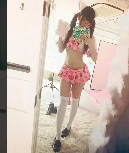 甜美可爱的草莓水手服，真的是让人眼前一亮的感觉！｜高清图片集