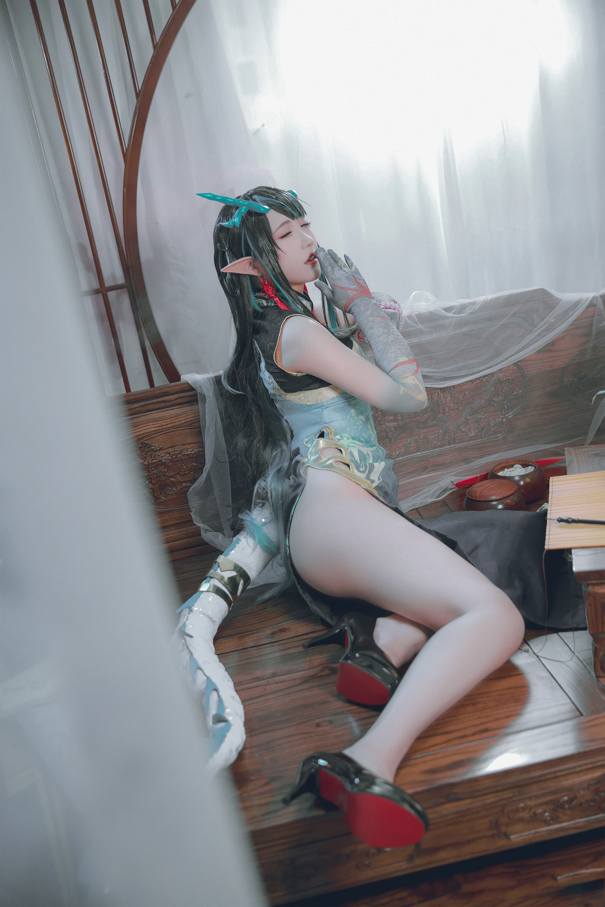 《明日方舟》夕 • 染尘烟COS写真