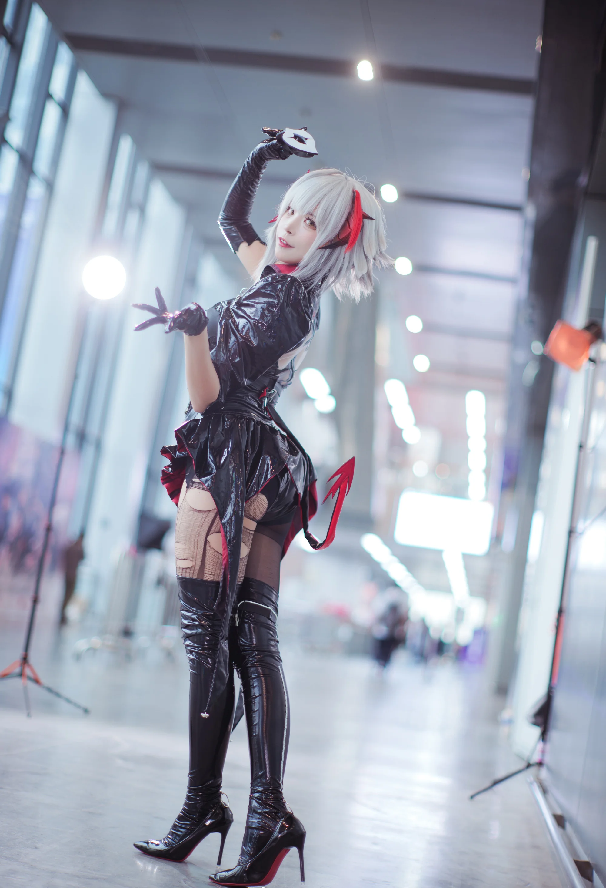 《明日方舟》 W 愚夜密函 COS写真