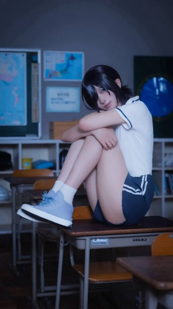 日本小姐姐COS写真《电锯人》蕾塞：身材比例完美！