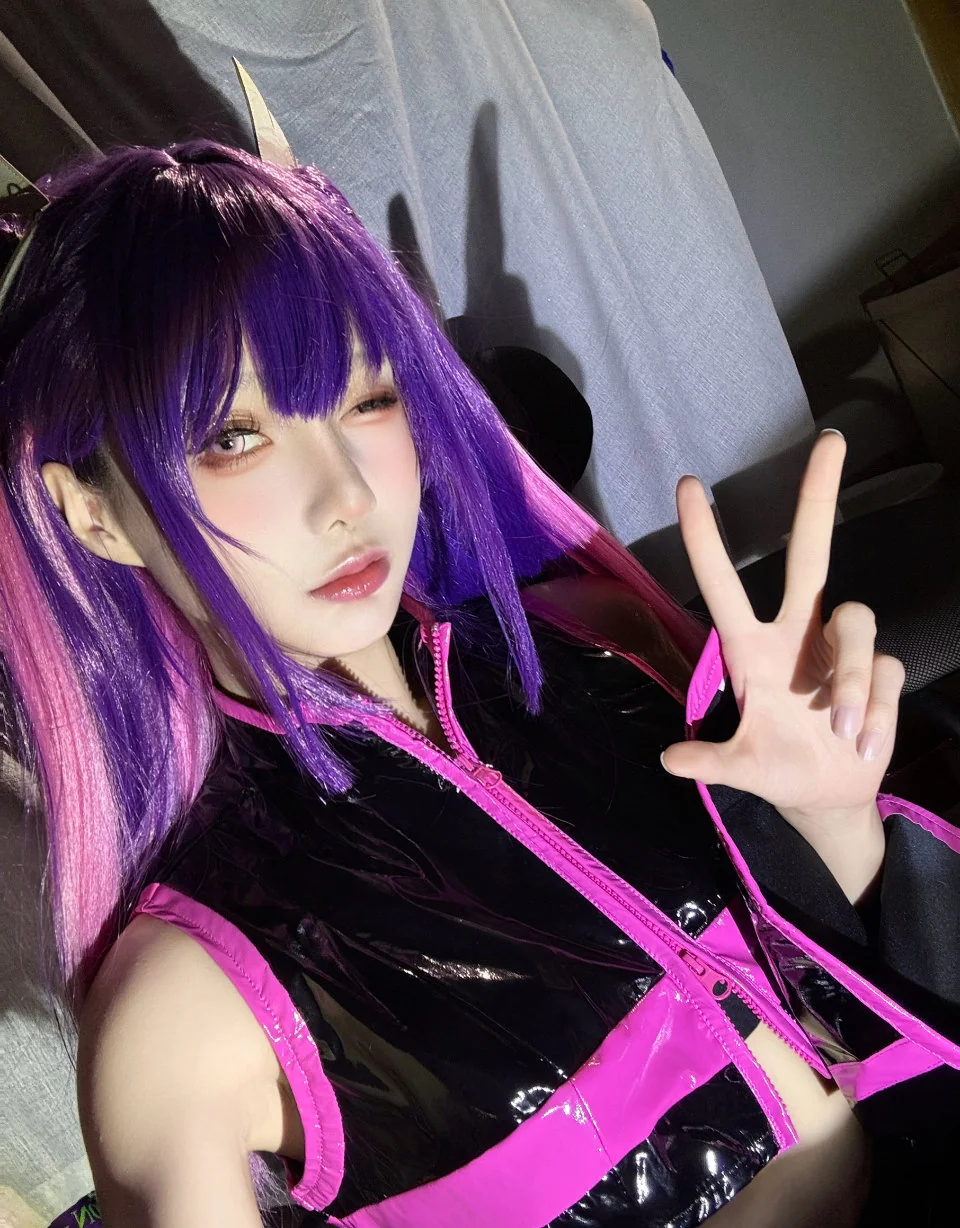 《2.5次元的诱惑》橘美花莉COS写真
