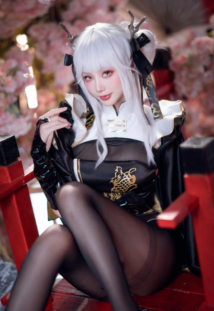 《nikke:胜利女神》白兔COS写真