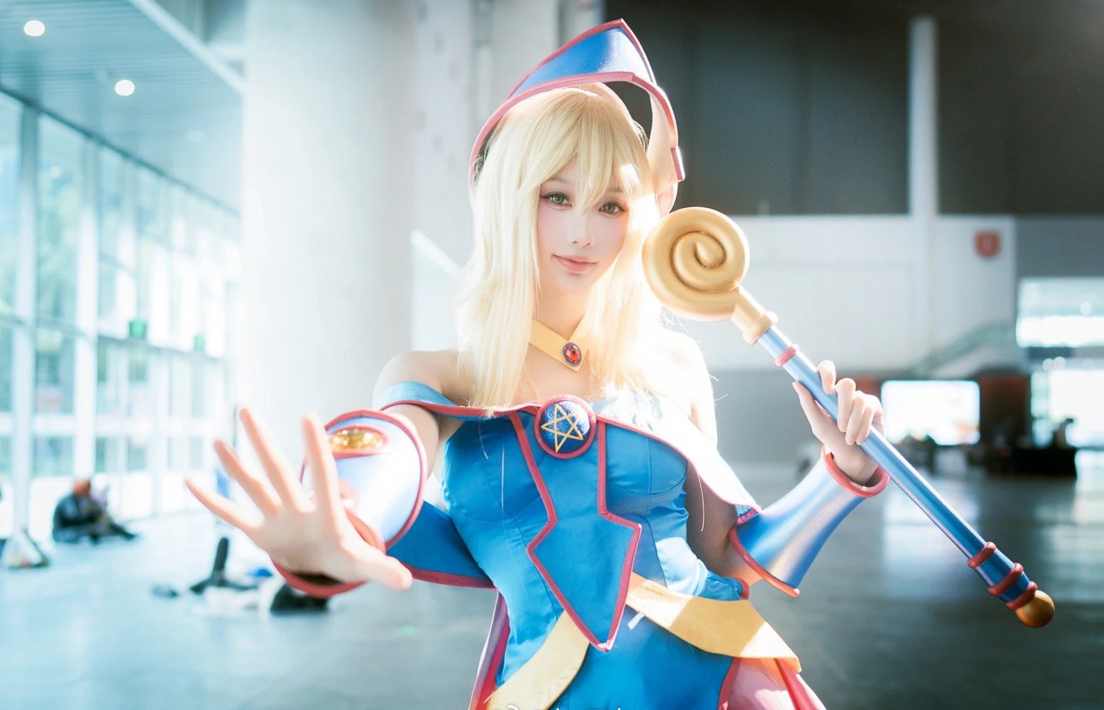 《游戏王》黑魔导女孩COS写真