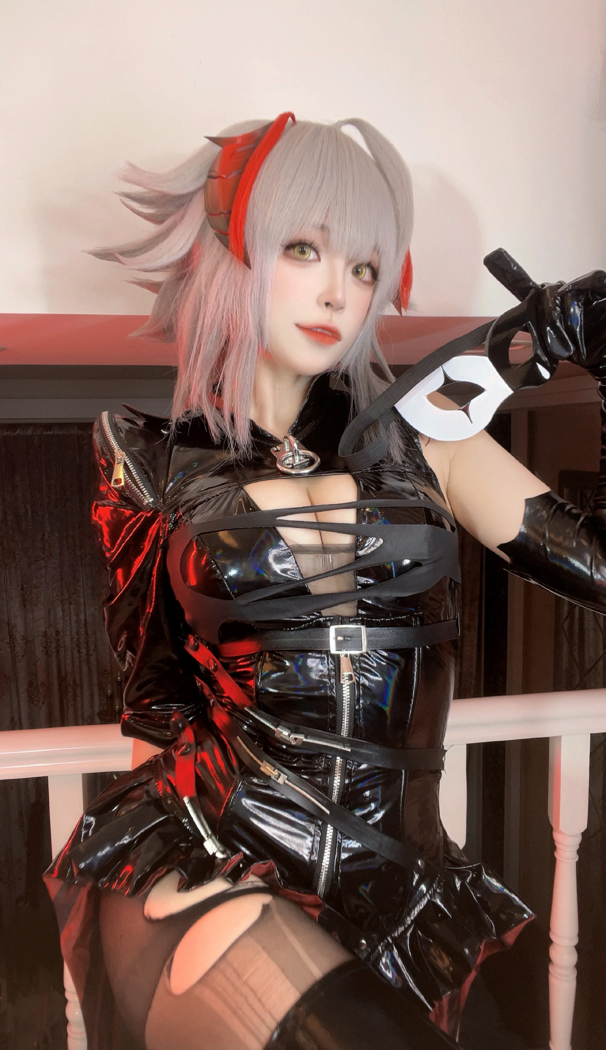 《明日方舟》音律联觉-愚夜密函COS写真
