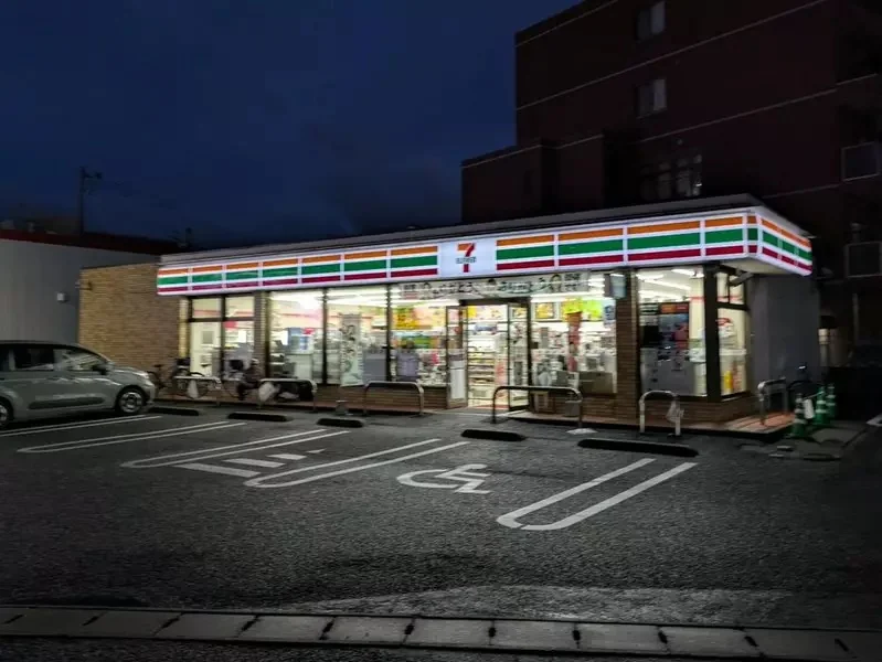 《這間7-11看起來很老舊》日本網友好奇大家都是怎麼判斷的呢？｜高清图片集