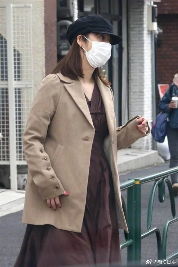 依旧女神范，佐佐木希出席圣诞灯饰点灯仪式！｜高清图片集
