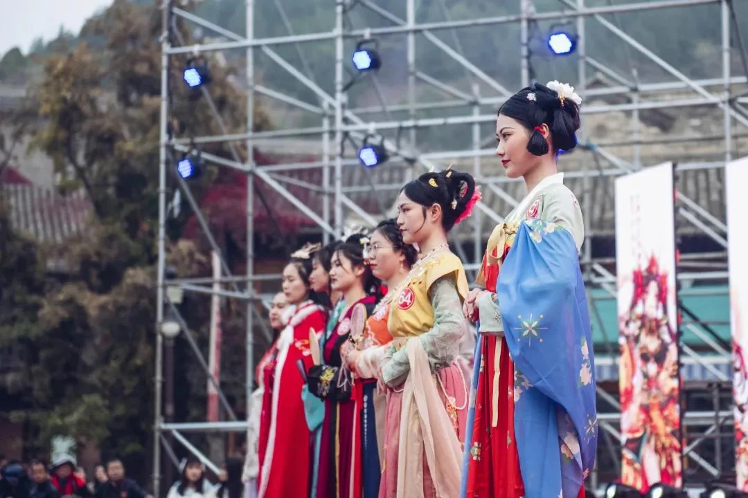 古北水镇红叶祭再次来袭 即将开启长城脚下的秋日盛宴｜高清图片集