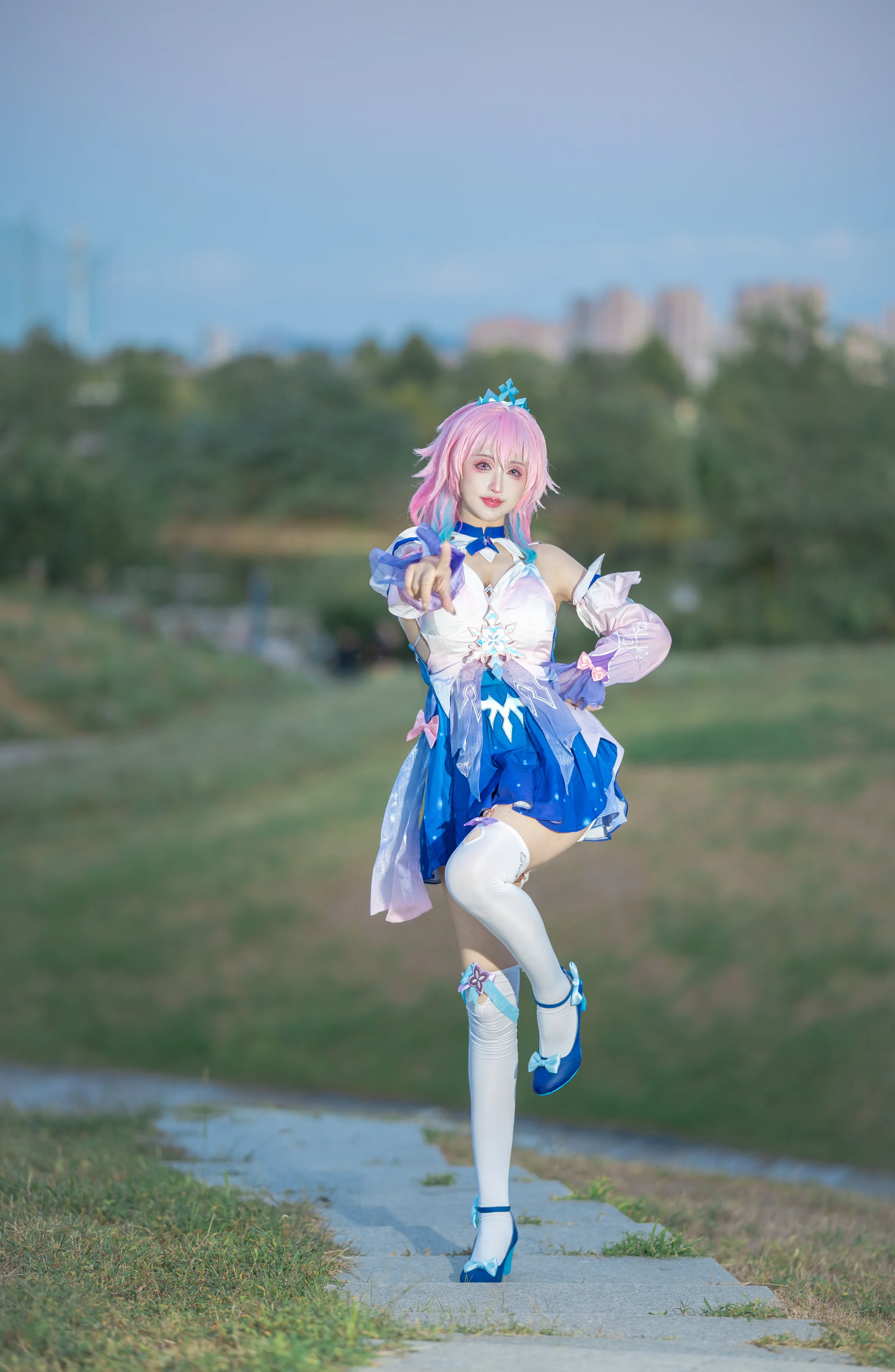 崩坏星穹铁道 礼服三月七 澪绫COS写真赏