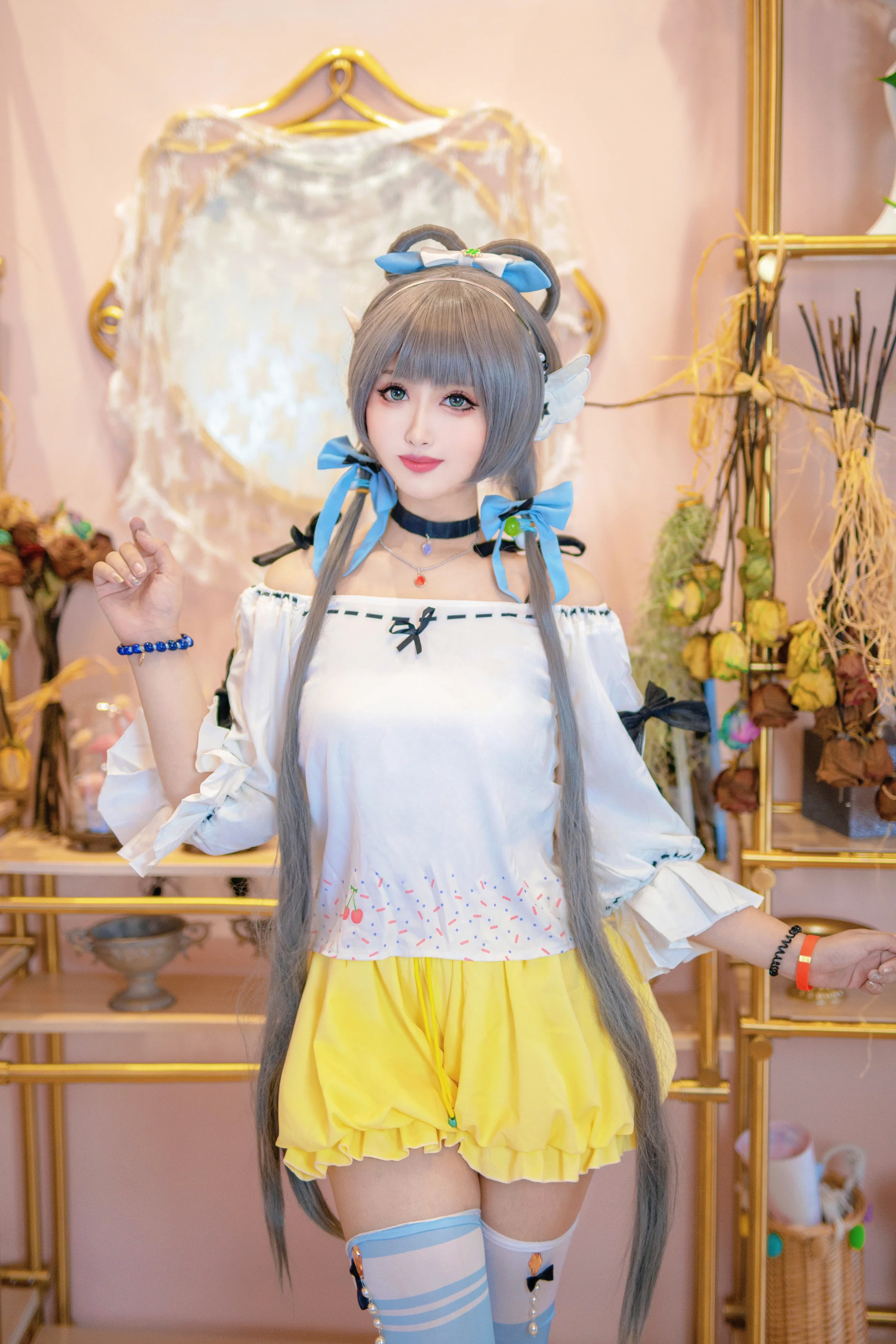 现在居然还能看到v4洛天依的COS写真！