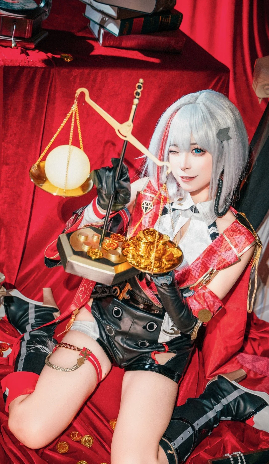 《崩坏：星穹铁道》托帕COS写真