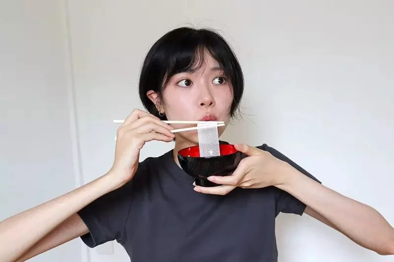 《素麵造型髮梳》解決你的瀏海之亂 怕被人誤會一直撥頭髮就靠這招掩蓋過去吧(笑)｜高清图片集