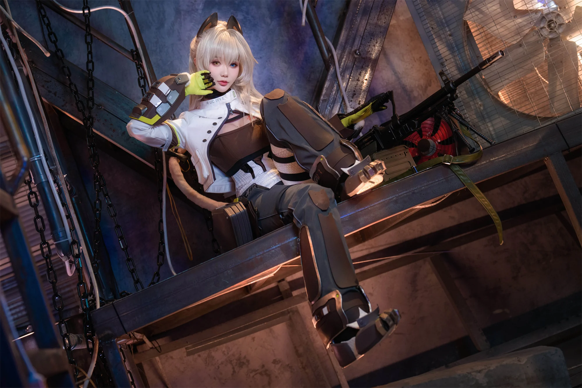 《少女前线2：追放》佩里缇亚COS写真