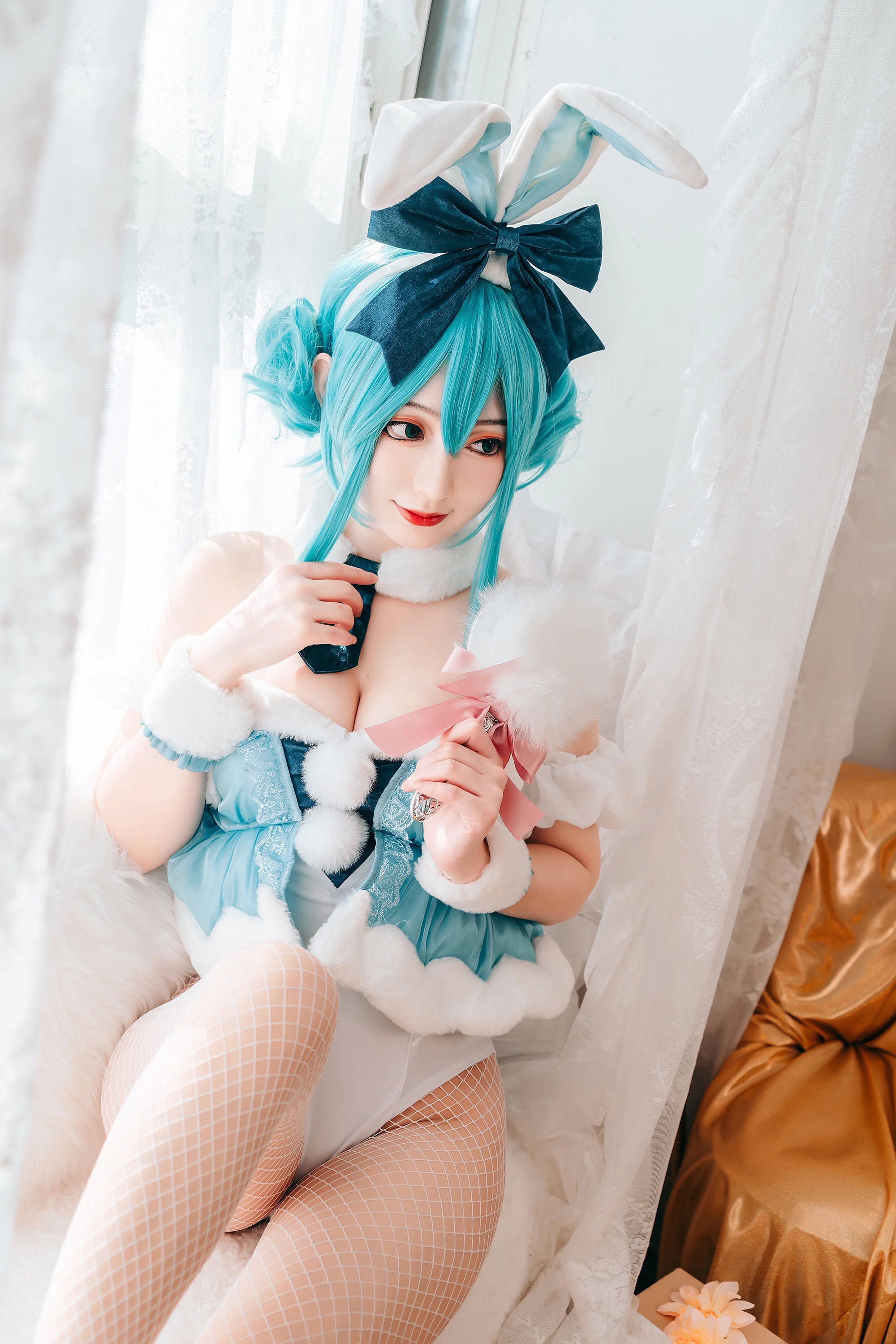 《初音未来》兔女郎COS写真