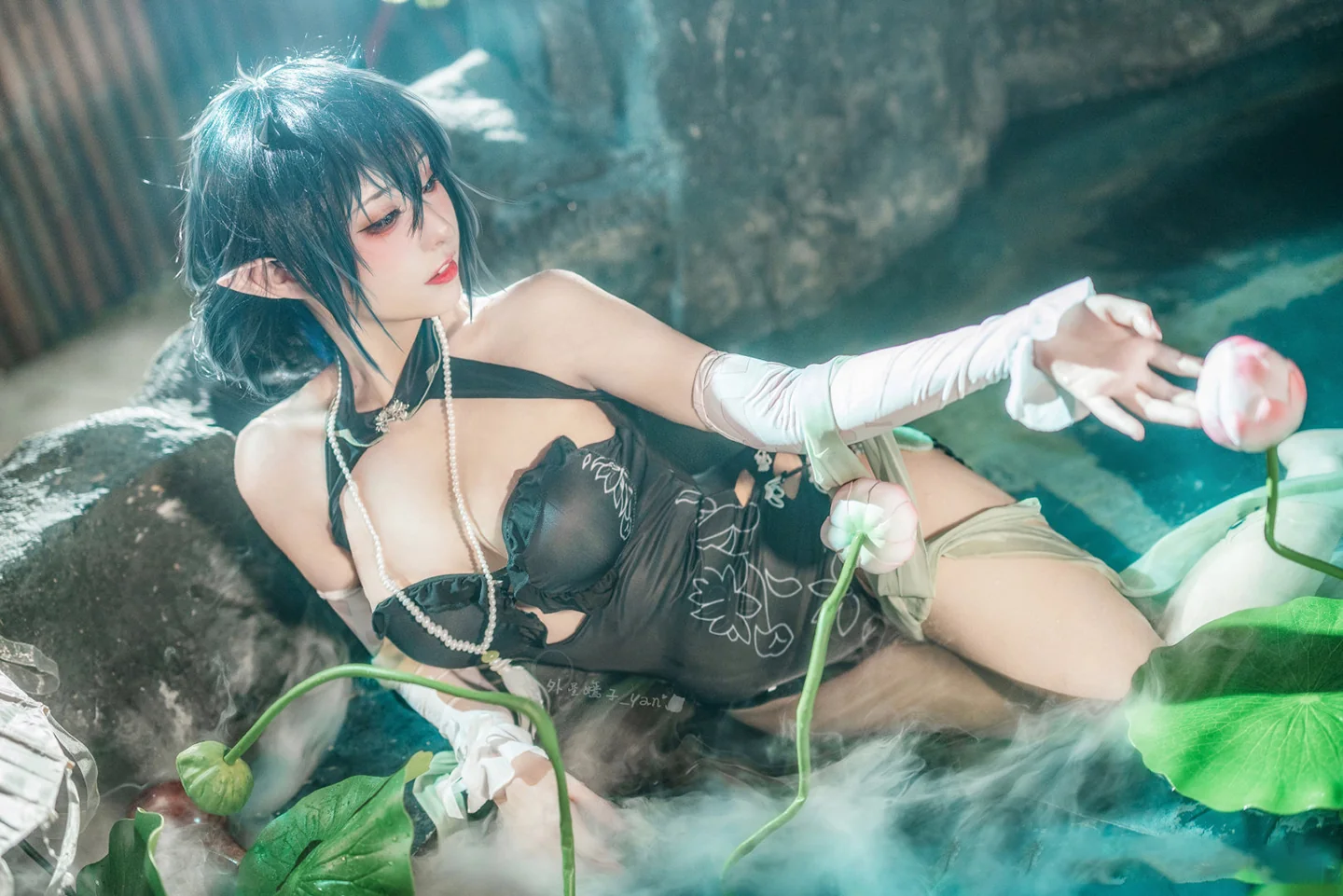 《明日方舟》夜半 夏卉COS写真