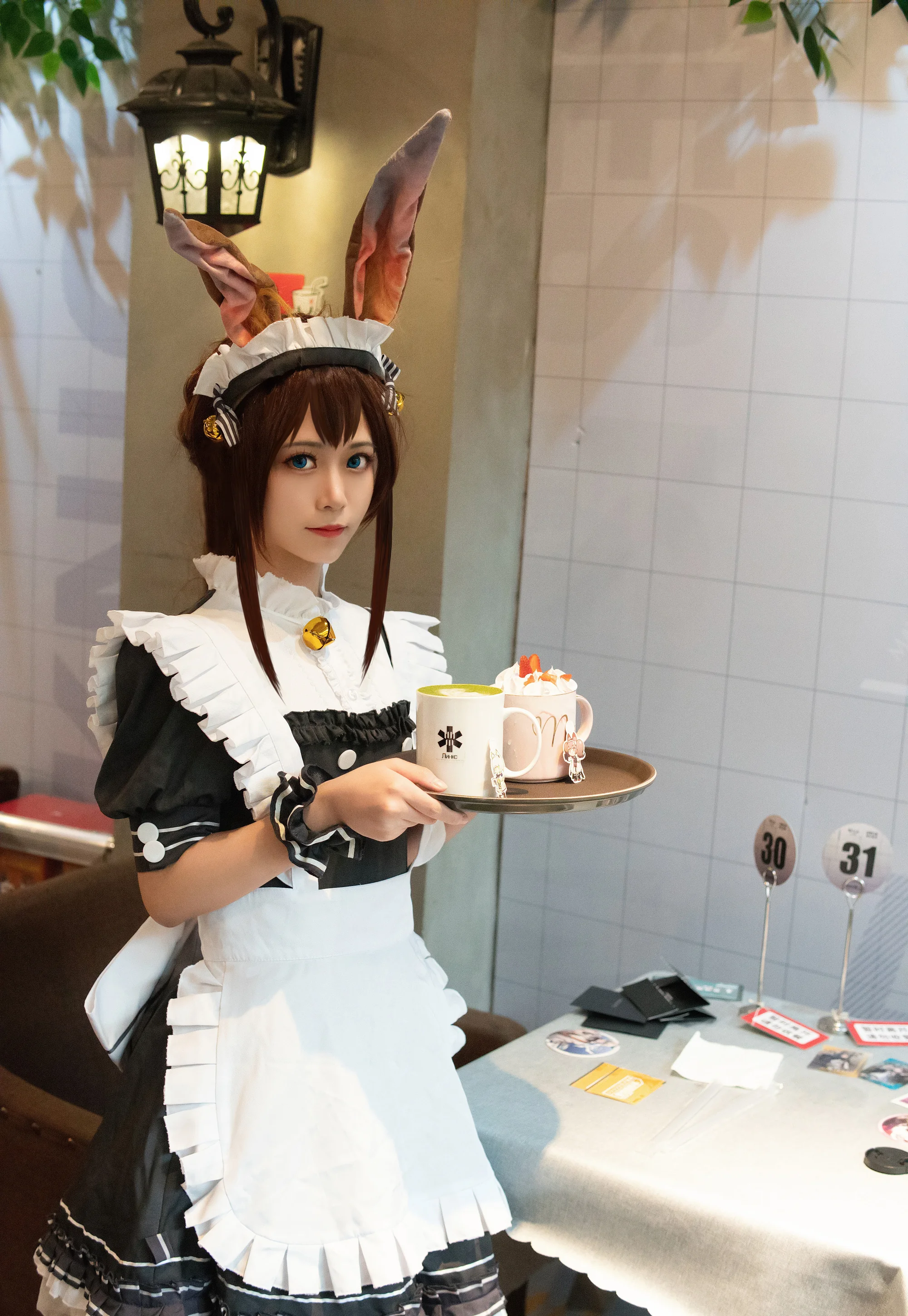 《明日方舟》 阿米娅 女仆COS写真