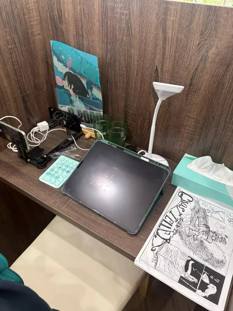 《插畫家こむぎこ2000》分享在網咖從事創作的經驗 膽大黨片尾曲竟然就是在這個空間誕生的｜高清图片集