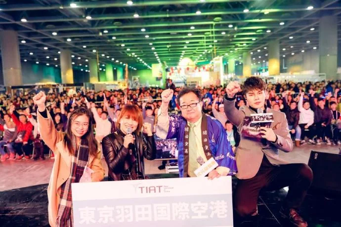 虎牙EAF次元电竞节第2日大放送：超人气唱见舞见嗨翻全场｜高清图片集