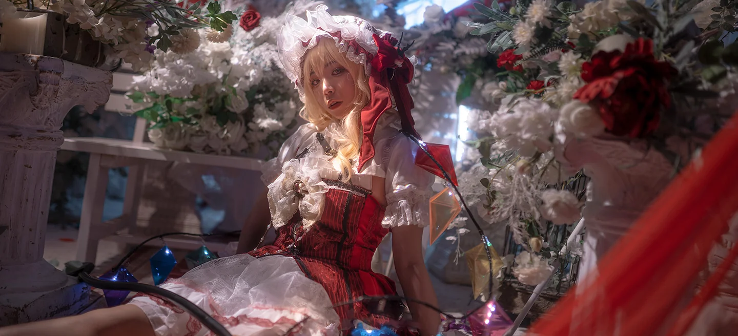 《东方project》芙兰朵露·斯卡雷特COS写真