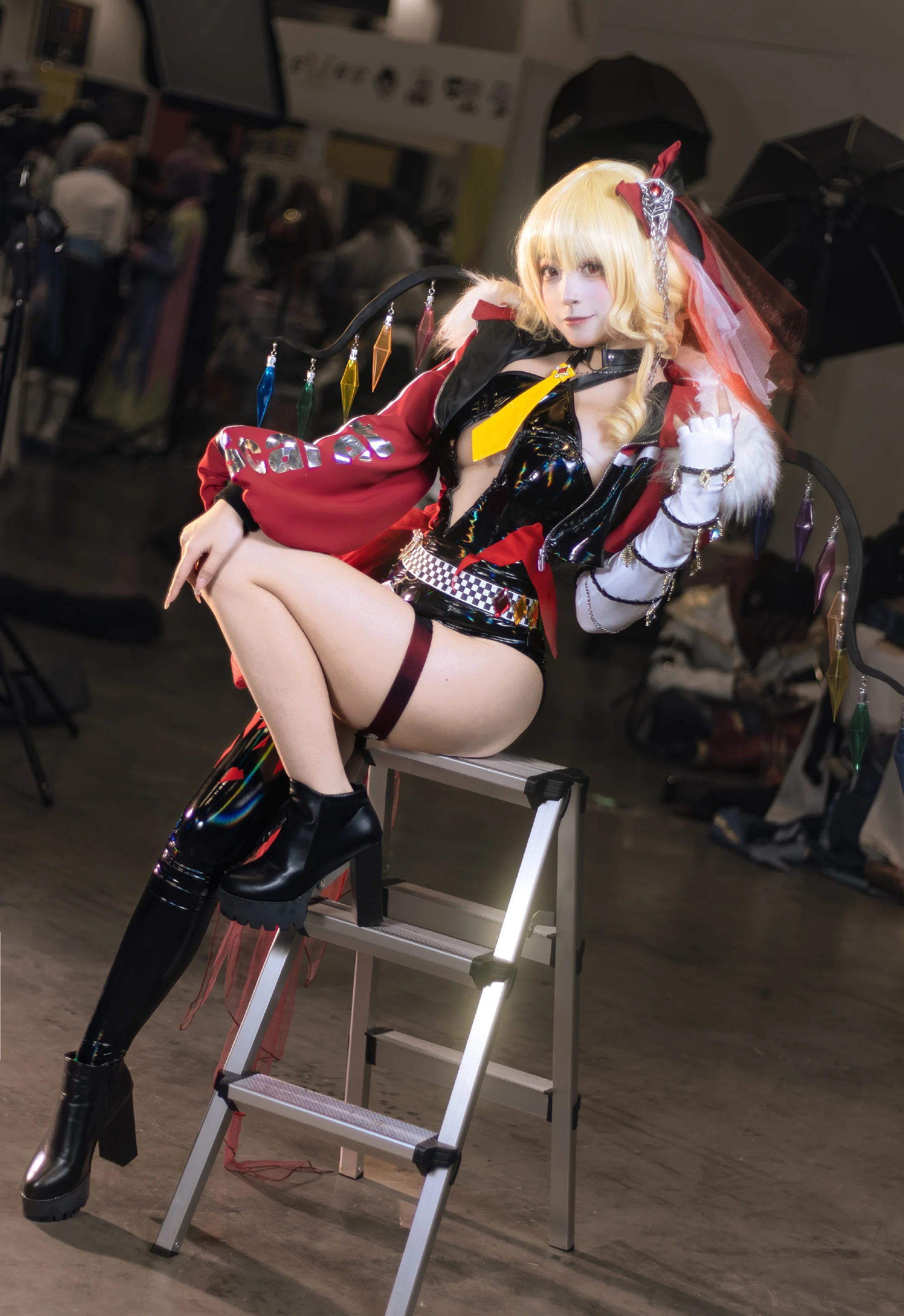 《东方project》芙兰朵露·斯卡雷特COS写真