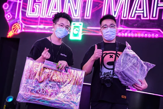 年度鞋王迪奥AJ1说送就送 CJ最豪横《球球大作战》展台｜高清图片集