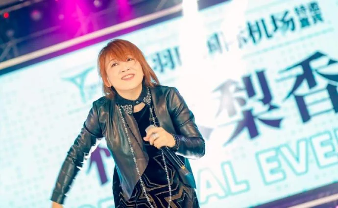 虎牙EAF次元电竞节第2日大放送：超人气唱见舞见嗨翻全场｜高清图片集