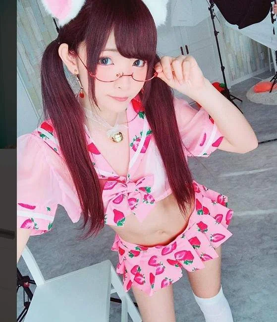 甜美可爱的草莓水手服，真的是让人眼前一亮的感觉！｜高清图片集