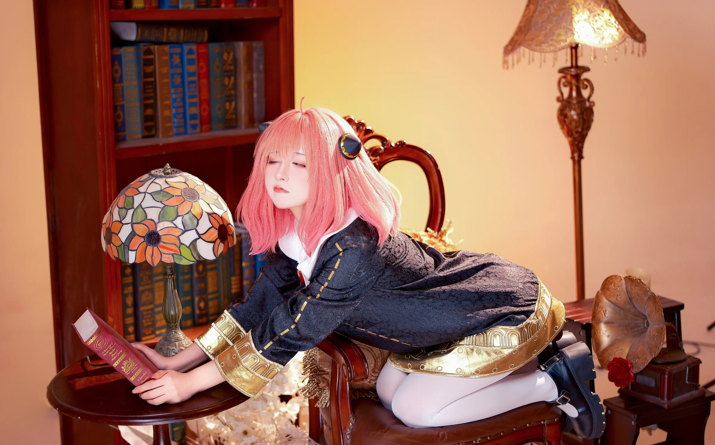《间谍×过家家》阿尼亚·福杰COS写真