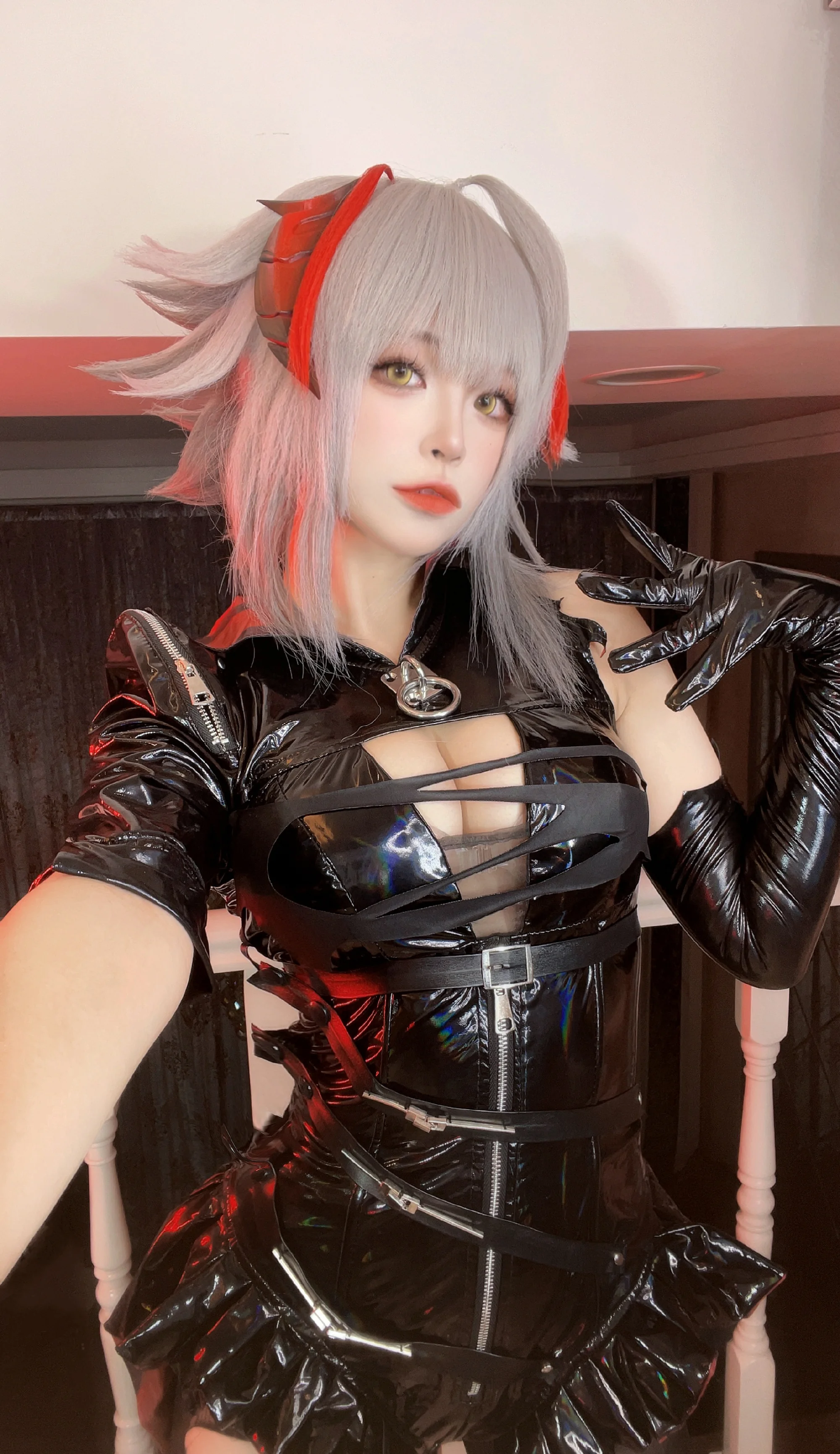 《明日方舟》音律联觉-愚夜密函COS写真