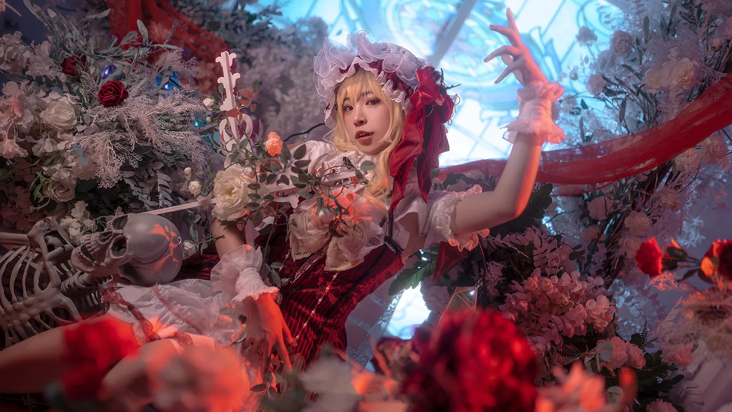 《东方project》芙兰朵露·斯卡雷特COS写真