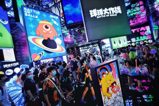 年度鞋王迪奥AJ1说送就送 CJ最豪横《球球大作战》展台｜高清图片集