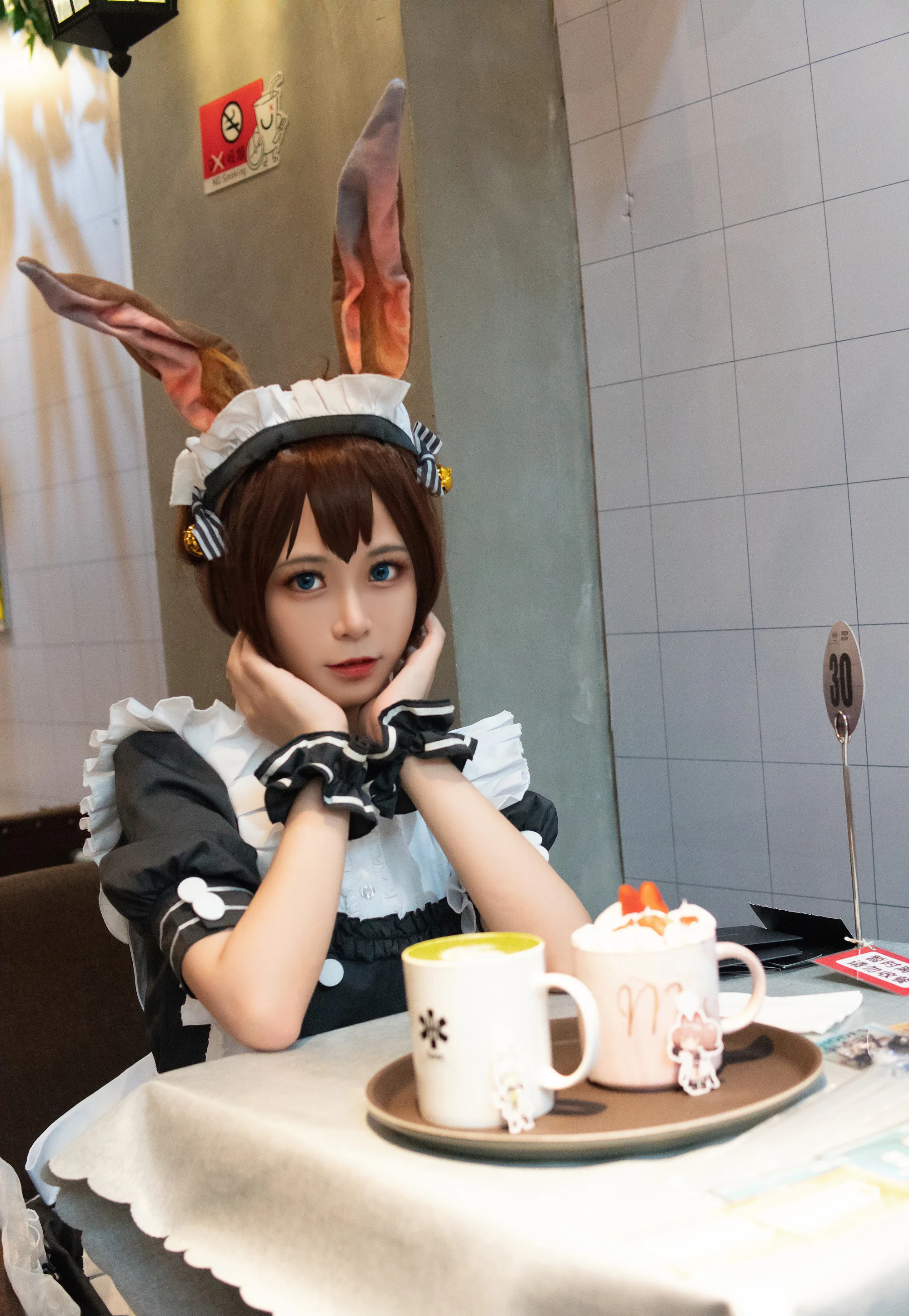 《明日方舟》 阿米娅 女仆COS写真