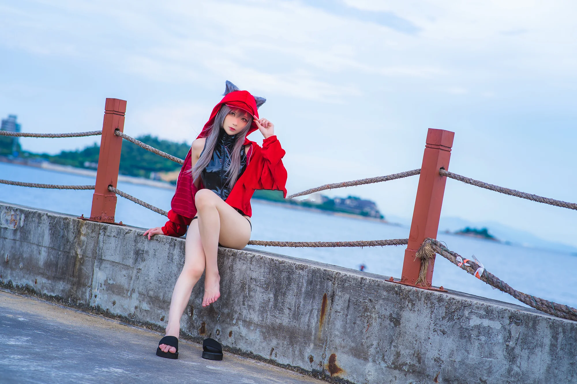 《明日方舟 》红COS写真