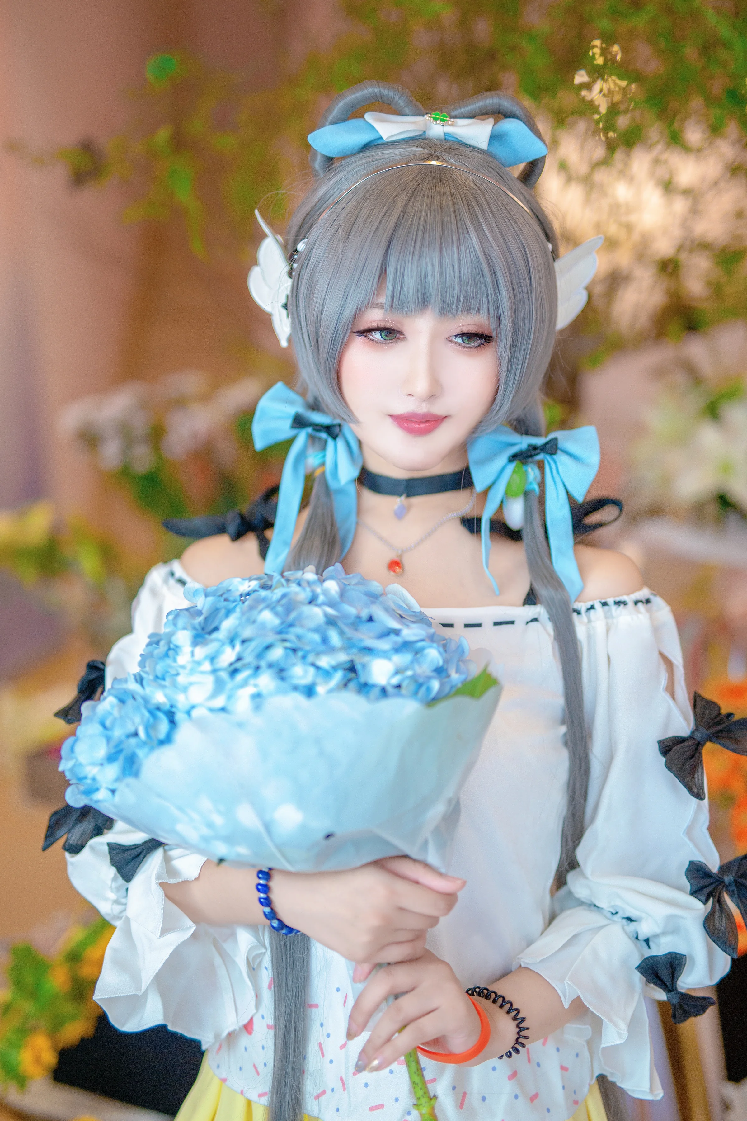 现在居然还能看到v4洛天依的COS写真！