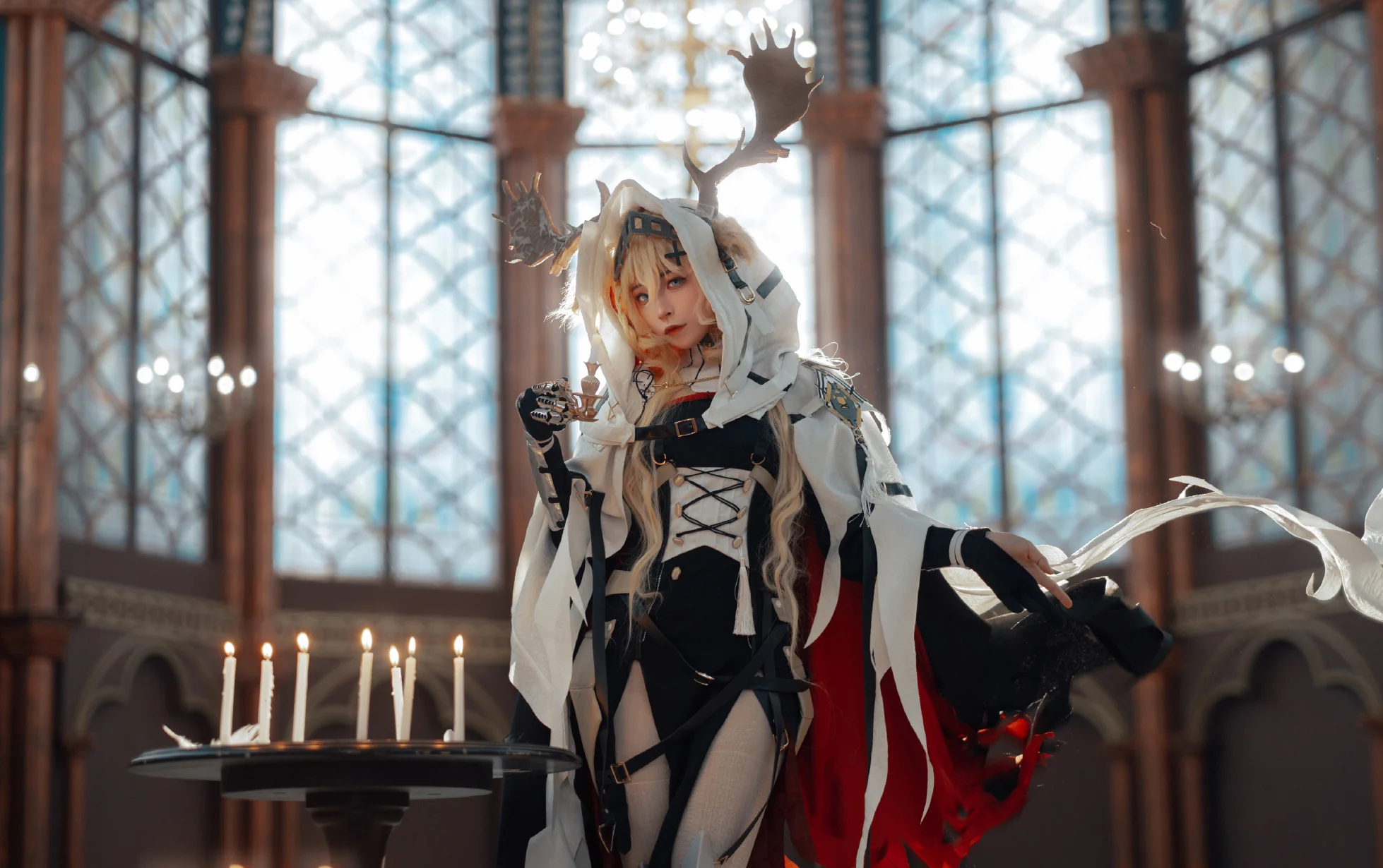 《明日方舟》薇薇安娜COS写真