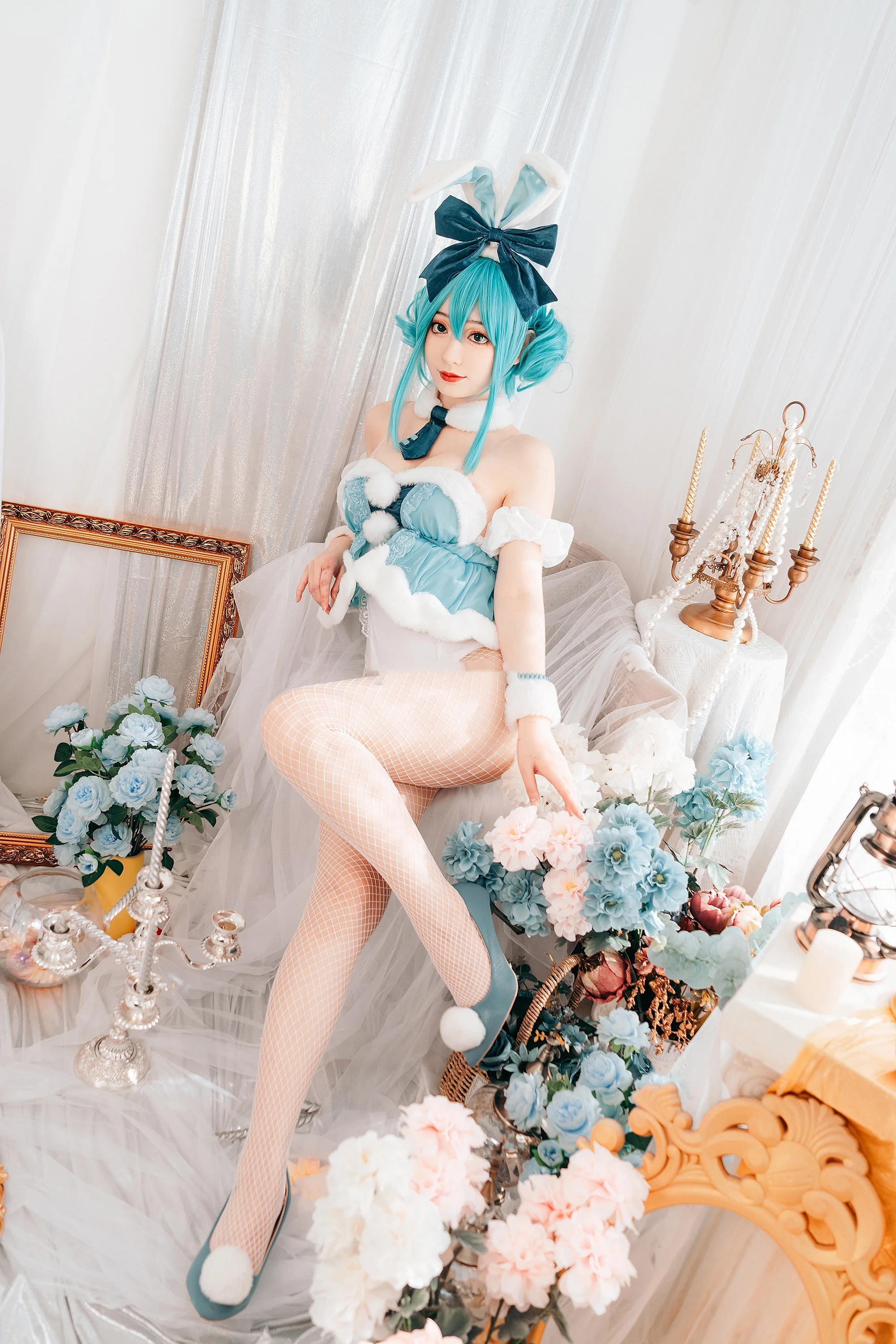 《初音未来》兔女郎COS写真