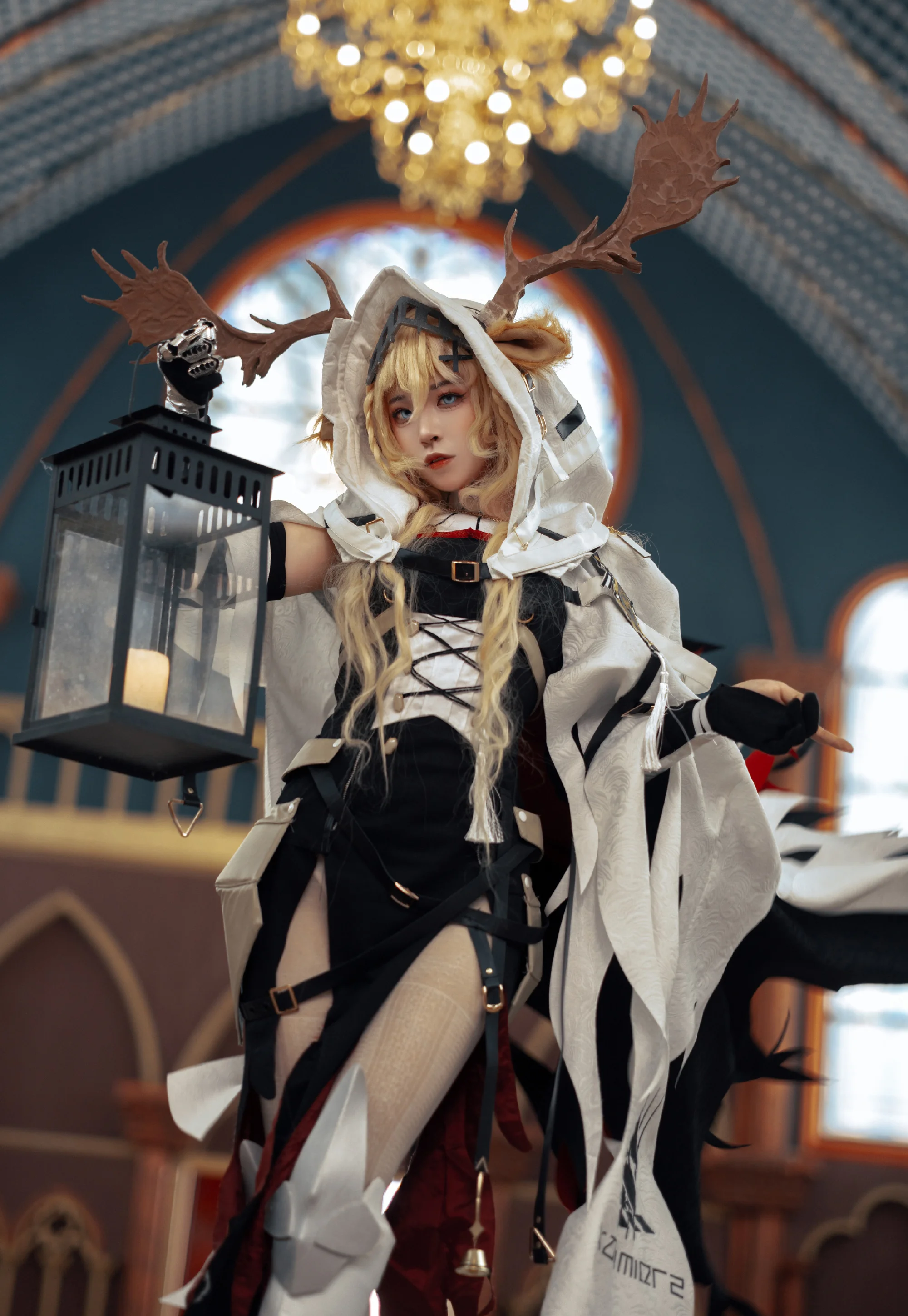 《明日方舟》薇薇安娜COS写真