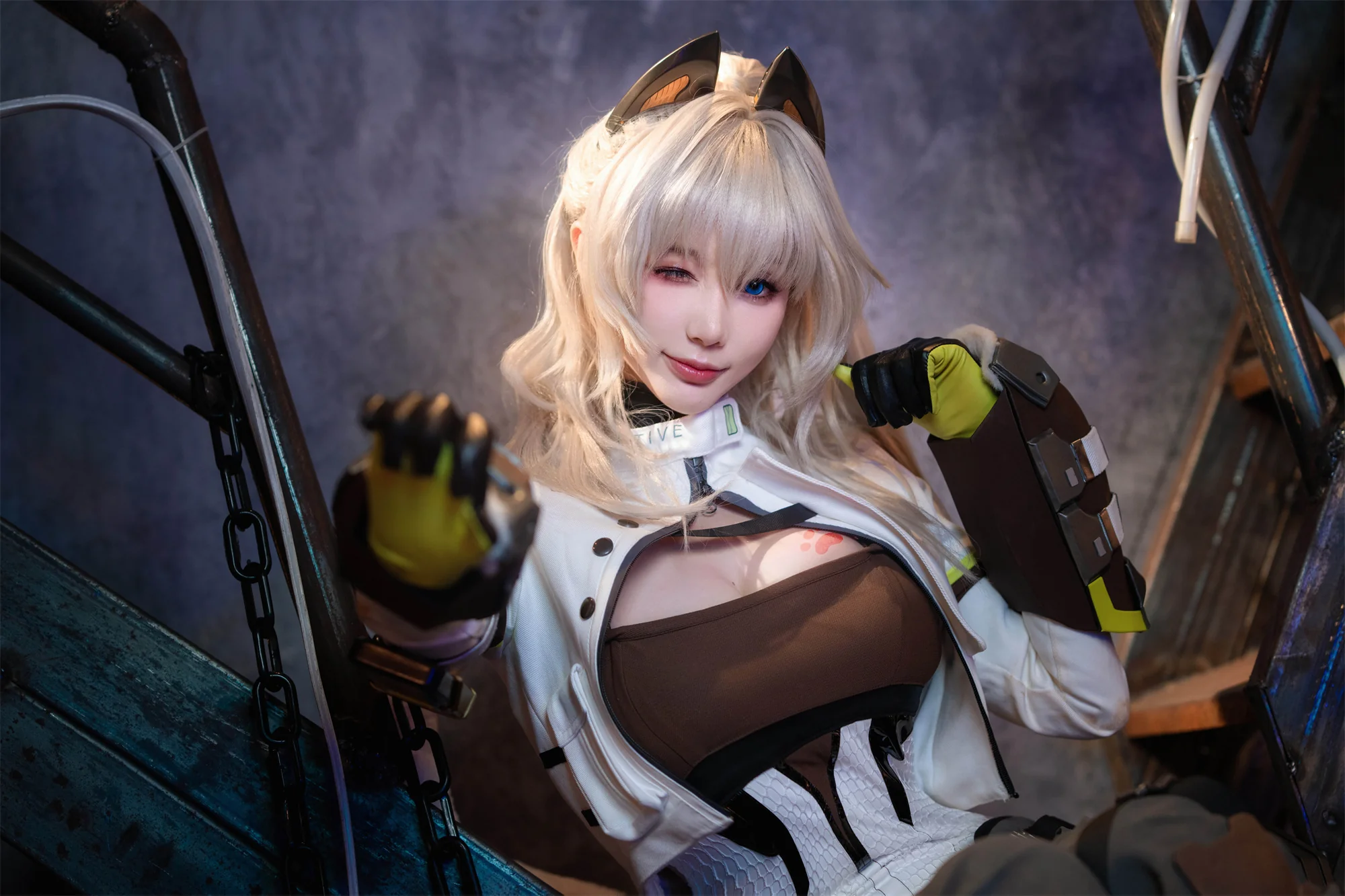 《少女前线2：追放》佩里缇亚COS写真