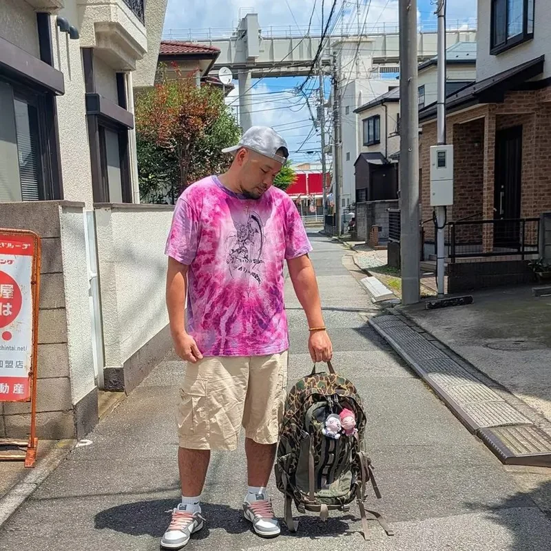 集英社100週年推出《UNIQLO獵人T恤》西索款太紫看不太到怎辦？網友想到一招讓其成功褪色顯現的方法｜高清图片集
