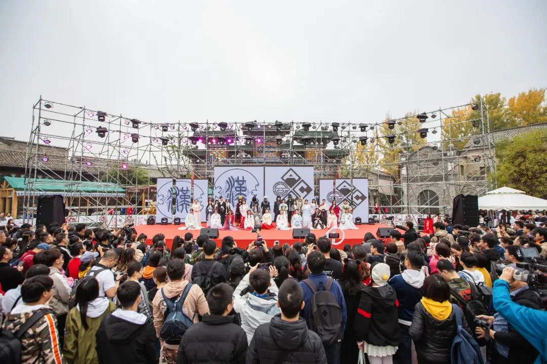 古北水镇红叶祭再次来袭 即将开启长城脚下的秋日盛宴｜高清图片集