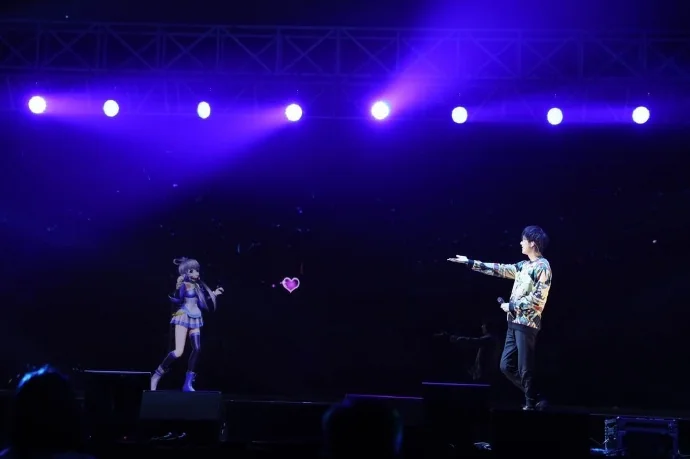 打破二次元壁垒 高科技打造跨次元演唱会 洛天依等Vsinger虚拟歌手首度唱响奔驰文化中心｜高清图片集